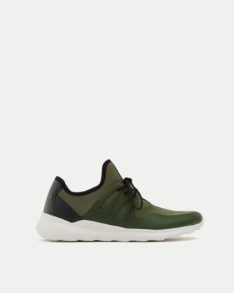 Sock sneakers with side pieces